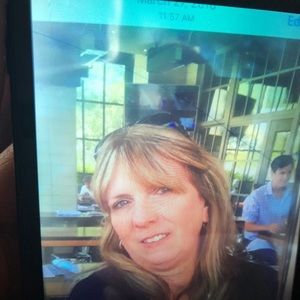 Meet your Posher, Laurie